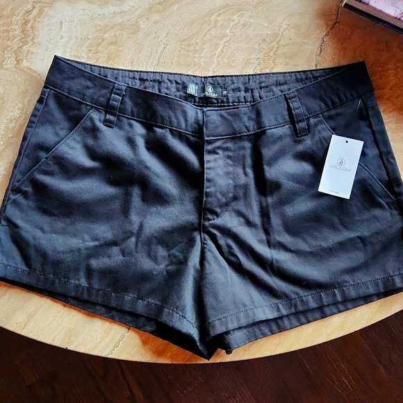 Volcom Black Shorts - Picture 1 of 8